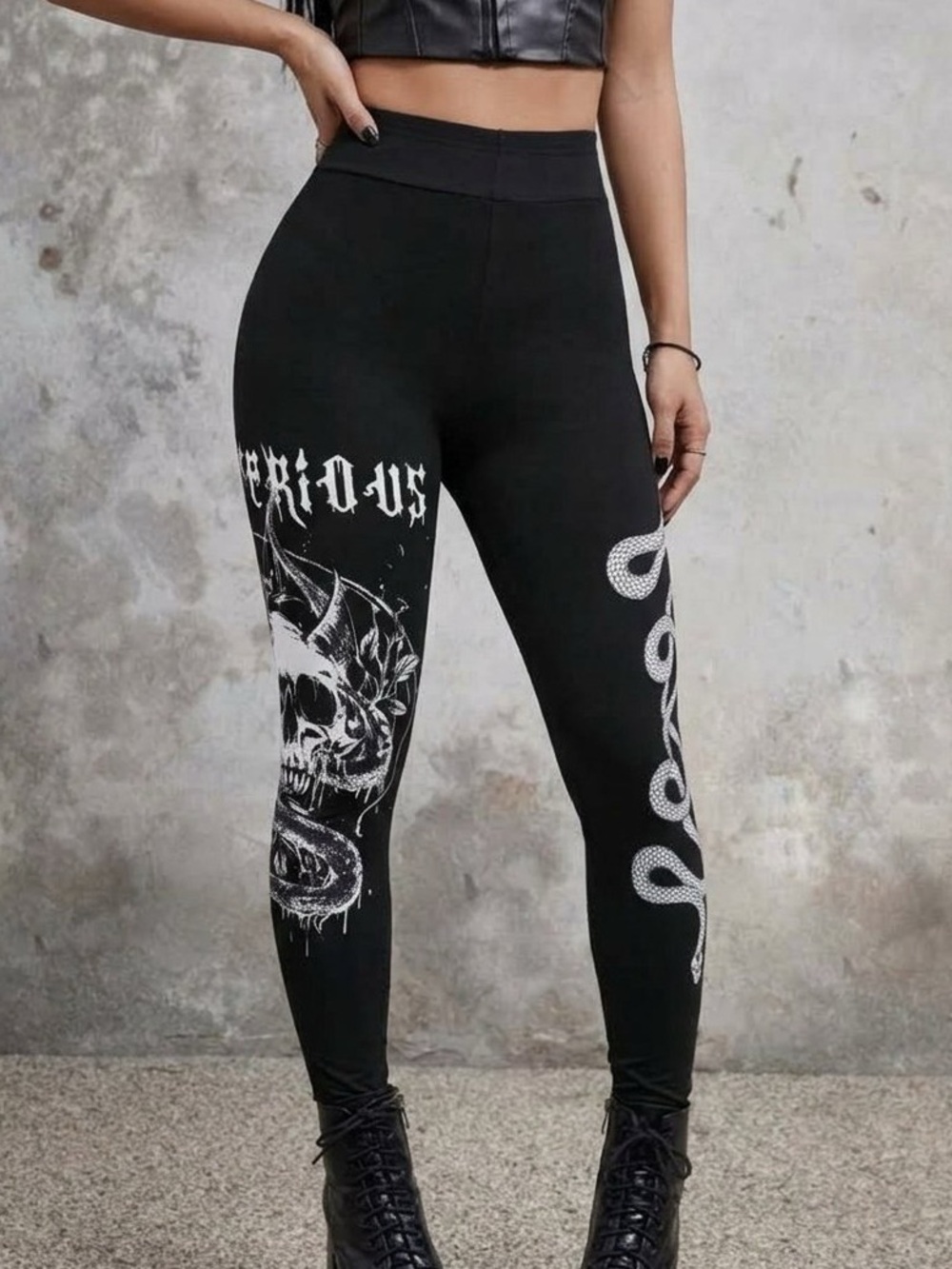 Skull & Snake Graphic Leggings Black L (8/10) NWT